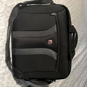 Swiss-gear padded 16 inch laptop slim case